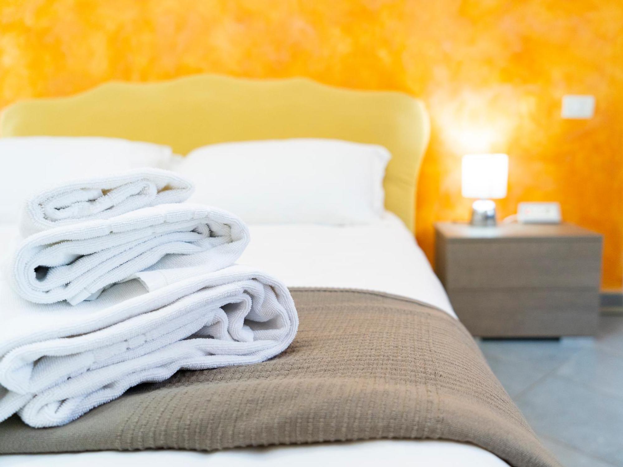 Salotto Piramide 3* Roma